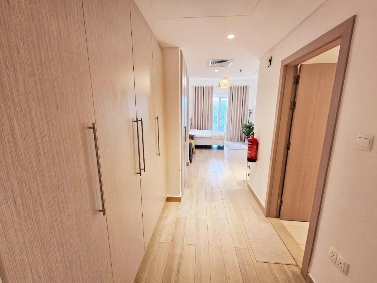 B12 Near Ferrari World, With Canal And Pool View Appartement *