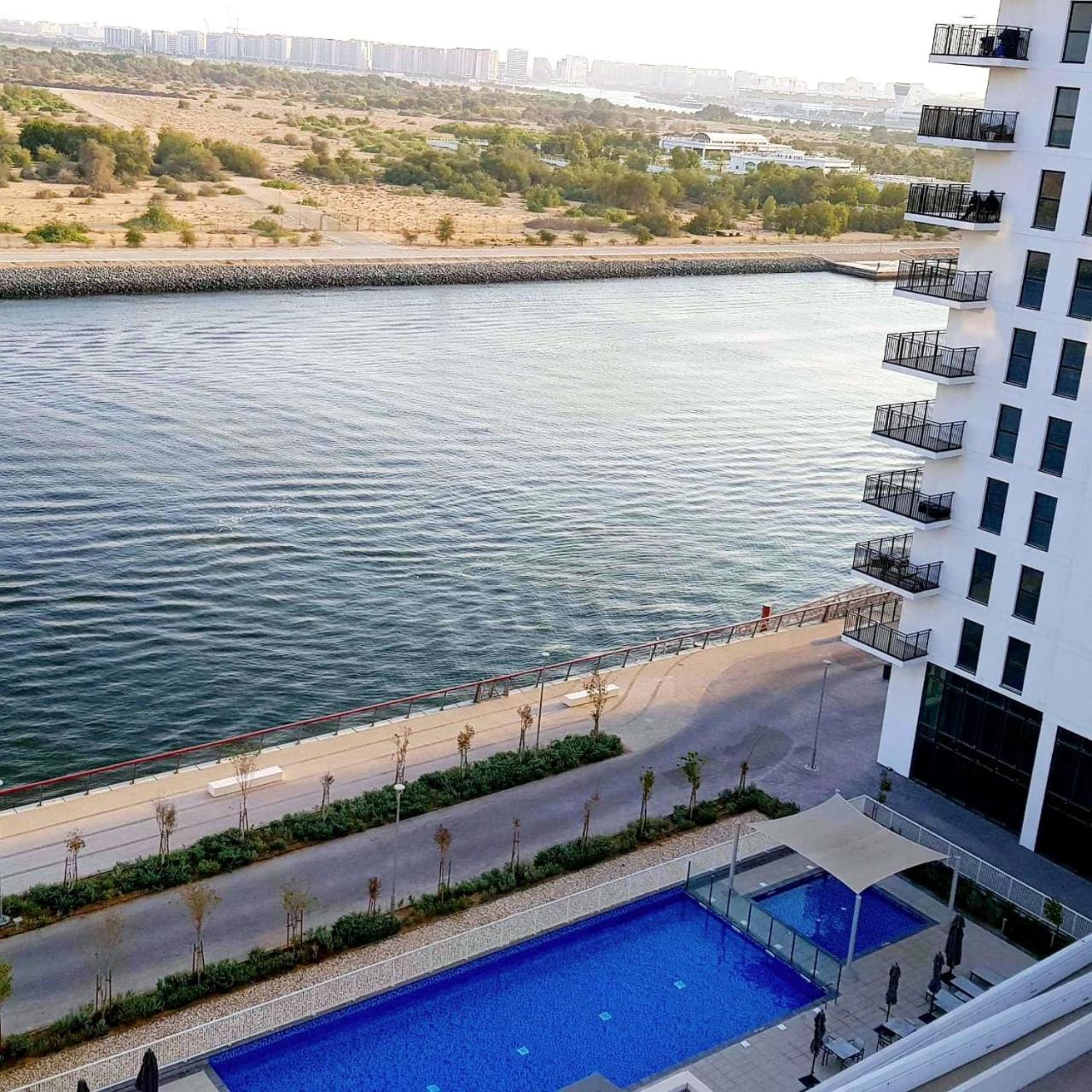 Appartement B12 Near Ferrari World, With Canal And Pool View Abou Dabi